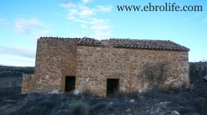 Finca rústica próxima al embalse en oferta con masía