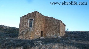 Finca rústica próxima al embalse a buen precio con almendros