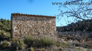 Se vende Finca y masía con cisterna de agua con agua