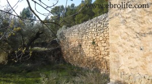 Finca próxima a La Fresneda con vistas a Torre del Compte en oferta con agua