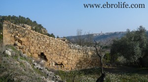 Finca próxima a La Fresneda con vistas a Torre del Compte en venta con masía