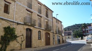 Casa de piedra en Mazaleón en oferta con casa