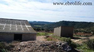 Vendemos Construcción ganadera en Maella con río