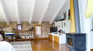 Masía con encanto en Torre del Compte a buen precio con almendros por 310.000€