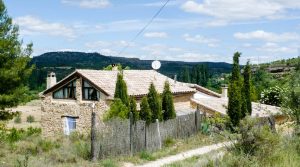 Foto de Masía con encanto en Torre del Compte en venta con almendros por 310.000€