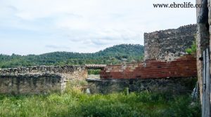 Vendemos Gran masía con corrales y era en Maella con almendros por 36.000€