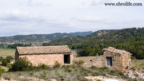 Gran masía con corrales y era en Maella