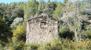 Finca rústica con molino en Fornoles en venta con pinares