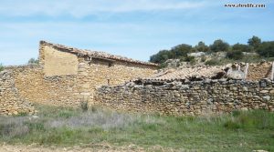 Finca rústica de olivos en Valdealgorfa en oferta con almendros