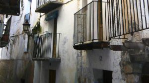 Casa en el casco antiguo de Valderrobres a buen precio con casa por 43.000€