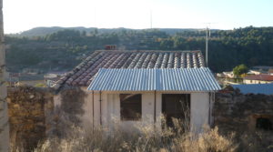 Casa de tres plantas en Valdeltormo en oferta