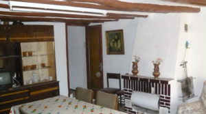 Casa de tres plantas en Valdeltormo en oferta por 30.000€