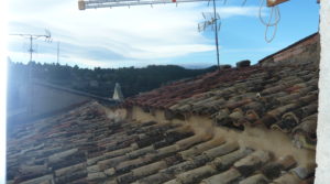 Detalle de Casa en el casco histórico de Valdeltormo con desván