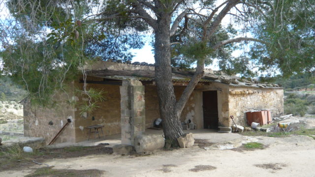 Masía de piedra en Masalsinas, Calaceite