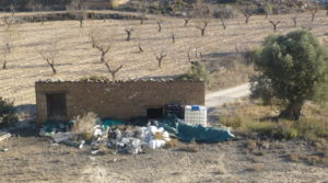 Masía en Valdeltormo a buen precio con piedra