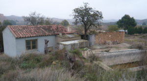 Chalet en Caspe a buen precio con barbacoa cubierta