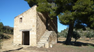 Vendemos Olivar en Calaceite con masía típica tradicional con lugar tranquilo