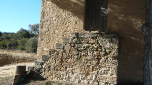 Olivar en Calaceite con masía típica tradicional en venta con olivos y almendros