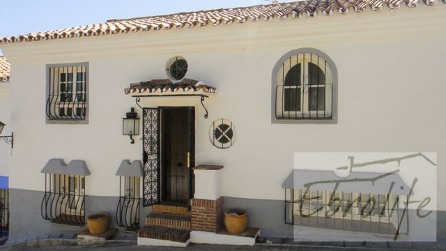 Casa en Ojen de estilo Feng-Shui