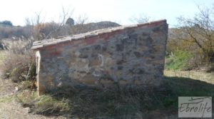 Se vende Finca en la huerta de Caspe con masía de piedra. con ciruelos