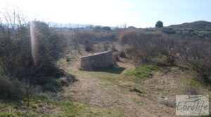 Se vende Finca en la huerta de Caspe con masía de piedra. con acceso asfaltado