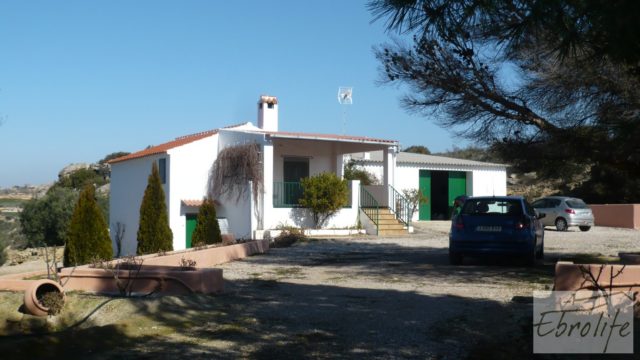 Casa de campo en Maella con finca de frutales y olivos