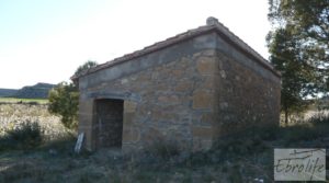 Se vende Finca en la huerta de Caspe con masía de piedra. con acceso asfaltado por 19.000€