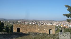 Masía de piedra en Maella para reformar. a buen precio con vistas privilegiadas