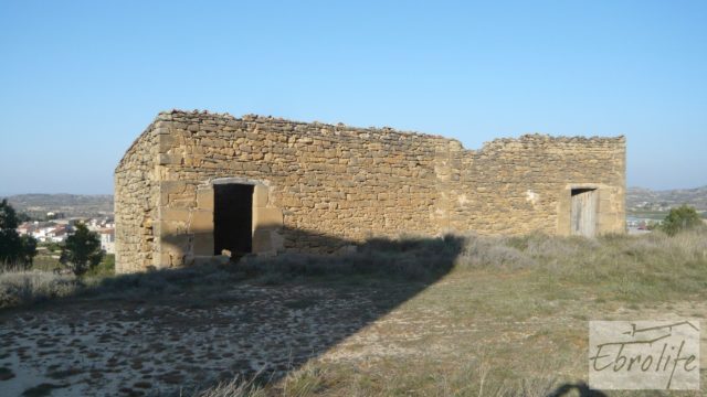 Masía de piedra en Maella para reformar.