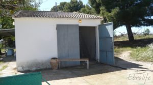 Detalle de Torre con piscina privada y garaje en Caspe con jardín