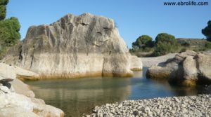 Masía en el rio algars Batea a buen precio con sótano