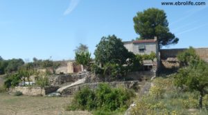 Detalle de Masía con huerto en Santa Ana Calaceite con piscina por 88.000€
