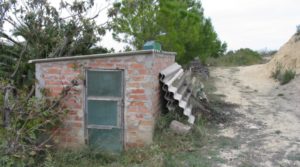 Finca y casa en el embalse de Caspe en oferta con almendros