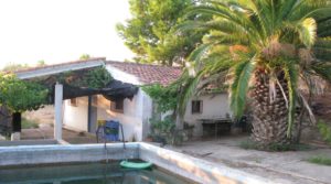 Foto de Finca y casa en el embalse de Caspe en venta con almendros por 48.000€
