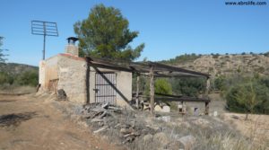 Masía en el rio algars Calaceite en oferta con diversos frutales