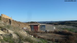 Establos cerca de Maella en venta con gran cisterna de agua de lluvia por 14.000€