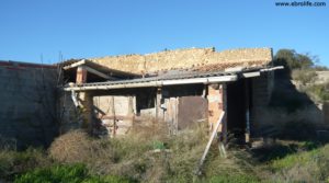 Vendemos Establos cerca de Maella con gran cisterna de agua de lluvia