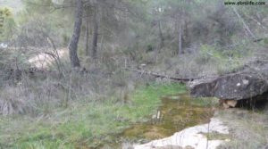 Masia con arroyo en Fuenteespalda en oferta con montañas por 45.000€
