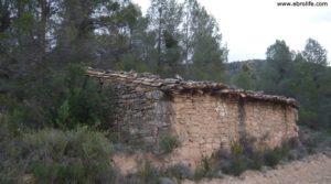 Vendemos Masia con arroyo en Fuenteespalda con bosques