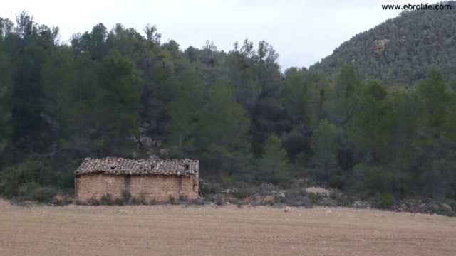 Masia con arroyo en Fuenteespalda