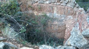 Detalle de Masía del horno Fuentespalda con almendros