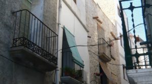 Foto de Casa en el casco antiguo de Nonaspe. en venta con reformada