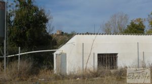 Granja en Maella junto al río Matarraña. a buen precio con abastecimiento de agua por 129.000€
