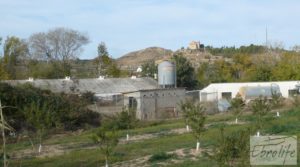 Detalle de Granja en Maella junto al río Matarraña. con abastecimiento de agua