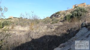 Masía en Valjunquera con olivos y almendros. a buen precio con agua por 29.000€