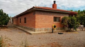 Hacienda en Caspe en oferta con jardín