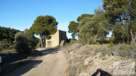 Masía de piedra en Maella.