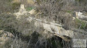 Detalle de Antiguo Molino aceitero en Arens de Lledo. con fosa séptica