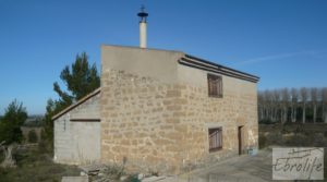 Detalle de Torre en la huerta de Caspe con tejados nuevos