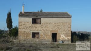 Torre en la huerta de Caspe para vender con depositos para agua corriente